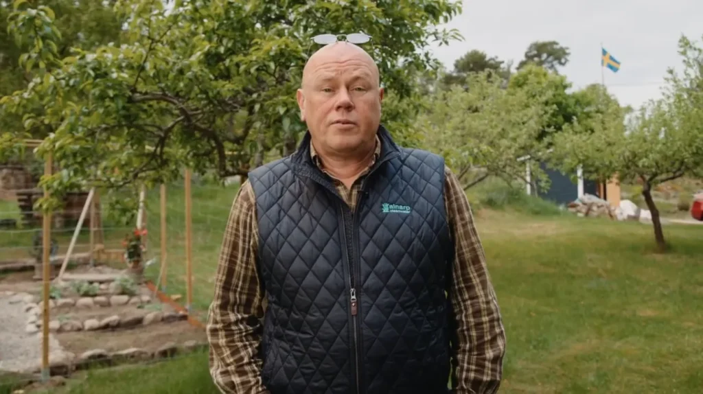 Robert visar hur man gör växtplantering